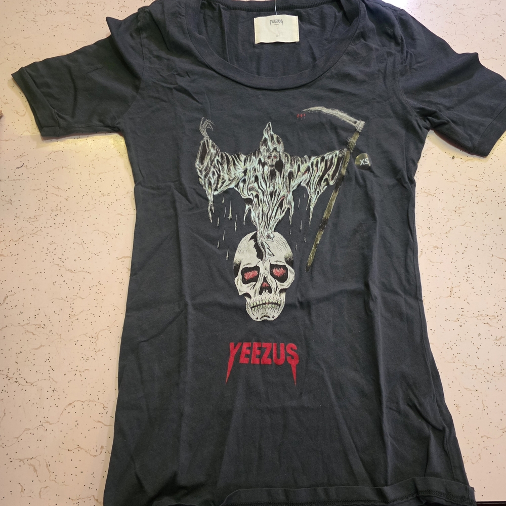 ePretty Black Graphic Tee